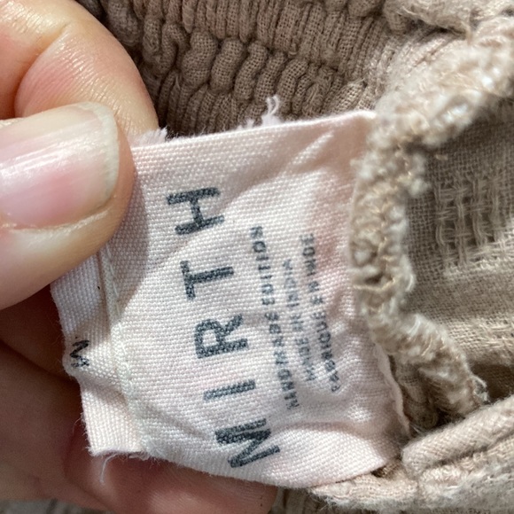 Mirth Vienna Blouse desert sand top size medium - Picture 4 of 4